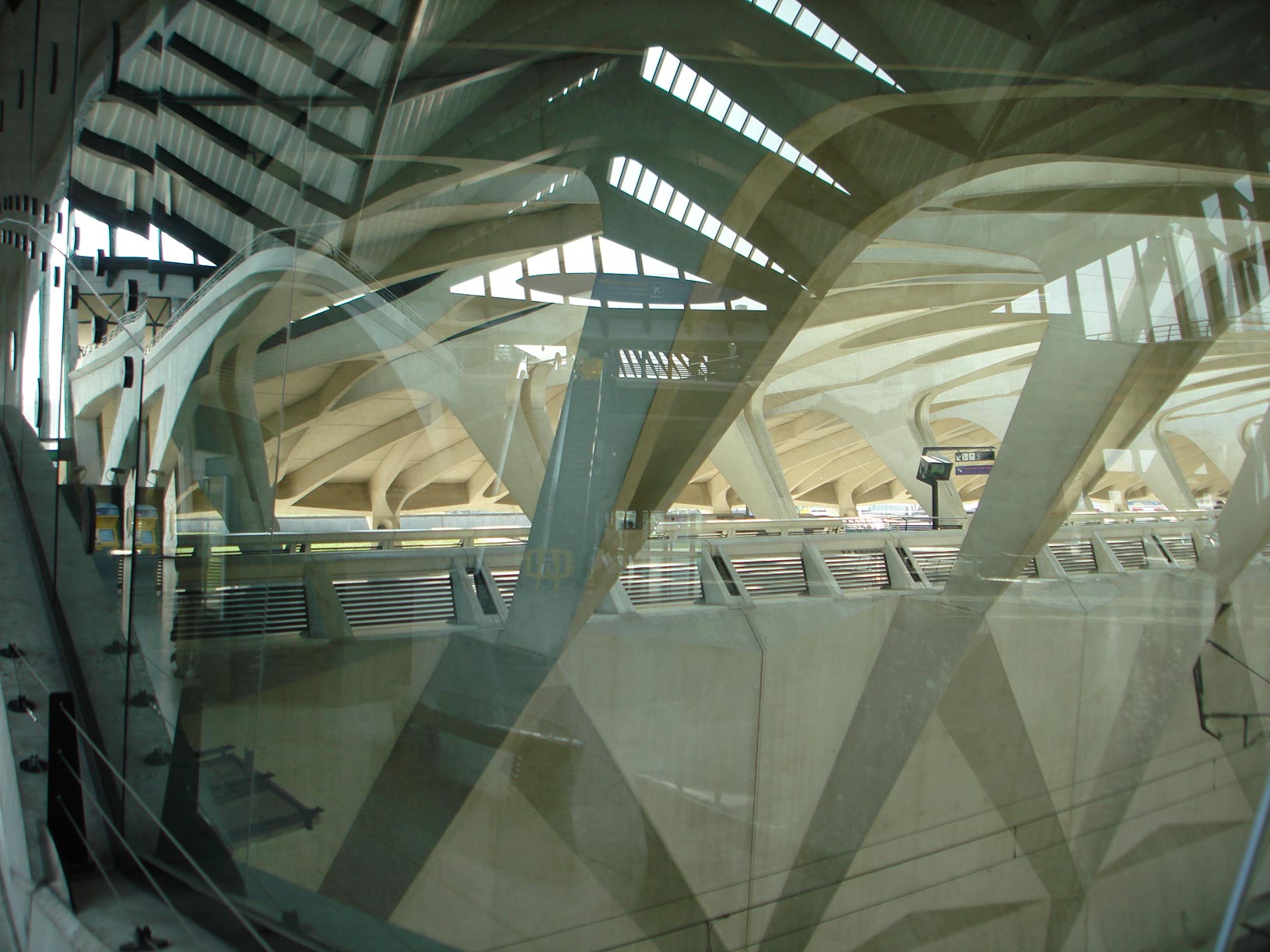 Calatrava TGV LYON SATOLAS © Prosper Jerominus, 2010